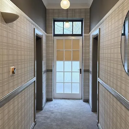 Дом отдыха Grand By Holyrood Park, Sleeps 6