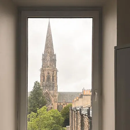 Spacious West End 3br, Sleeps 6, Walkable To Tourist Sites, Buses, And Tram