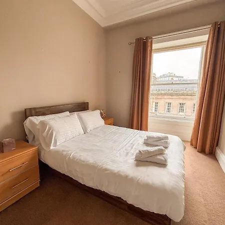 Spacious West End 3br, Sleeps 6, Walkable To Tourist Sites, Buses, And Tram Edinburgh