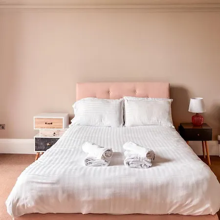 Appartement Spacious West End 3br, Sleeps 6, Walkable To Tourist Sites, Buses, And Tram Edinburgh