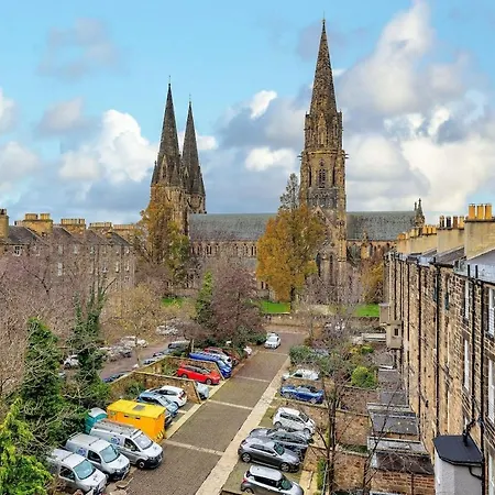 Spacious West End 3br, Sleeps 6, Walkable To Tourist Sites, Buses, And Tram * エディンバラ