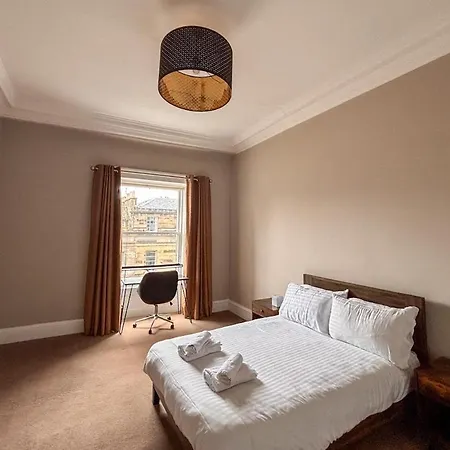 Spacious West End 3br, Sleeps 6, Walkable To Tourist Sites, Buses, And Tram Appartement *