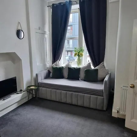 Sleek Canalside In Apartamento