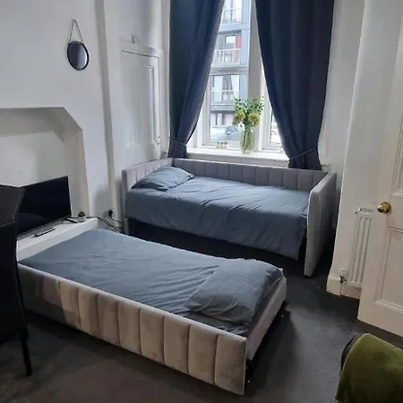 Apartamento Sleek Canalside In Edimburgo