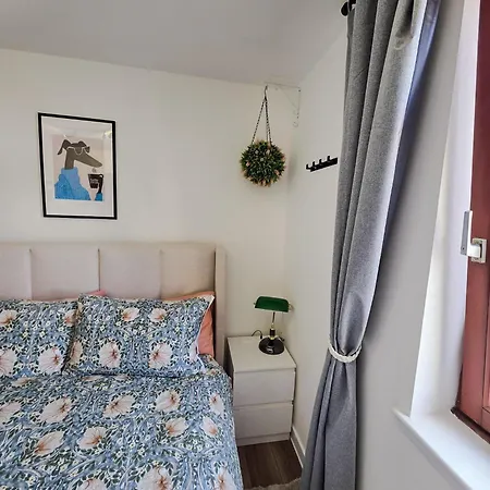 Double With Shared Bathroom Near The Shore And Tram
