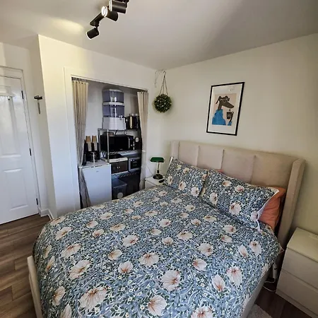 Double With Shared Bathroom Near The Shore And Tram Guest house *