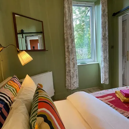 Characterful Edinburgh 1Br, Private Deck, Leith & Walk To City Centre Edinburgh