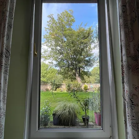Quiet 1-bed Garden Near Leith & Walk To Centre Apartment Edinburgh