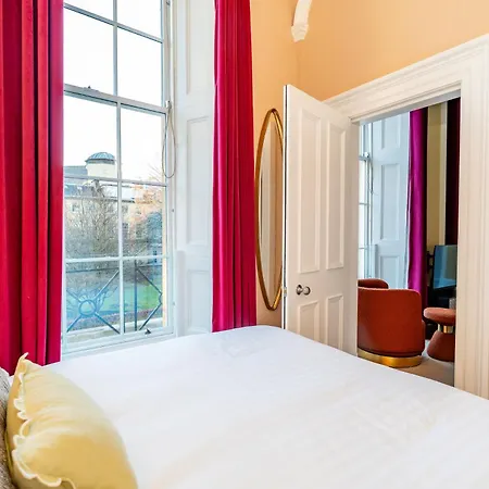 Апартаменты Dragon Luxury At Rutland Square *