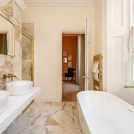 Апартаменты Dragon Luxury At Rutland Square *