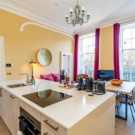 Апартаменты Dragon Luxury At Rutland Square Эдинбург