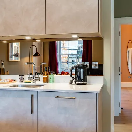 Dragon Luxury At Rutland Square *