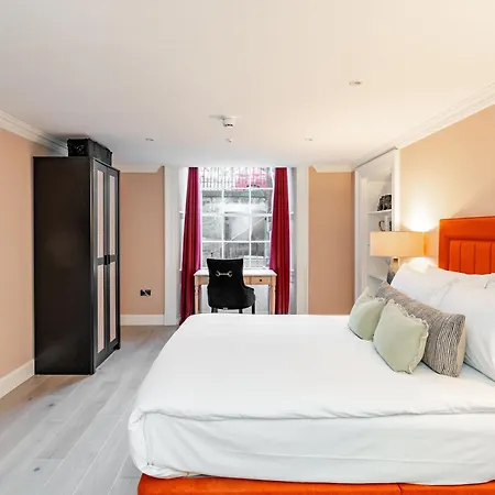 Апартаменты Dragon Luxury At Rutland Square