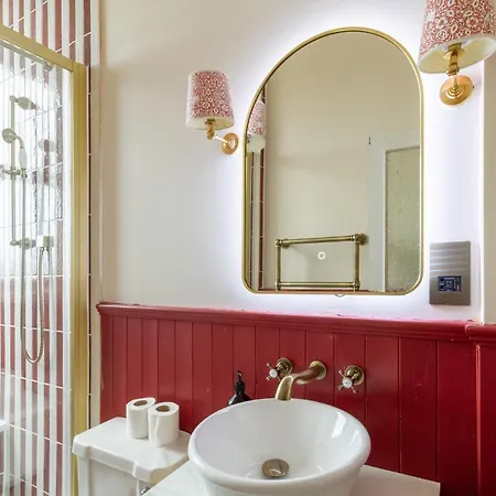 Gorgeous 2bdr With Unique Character In