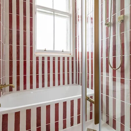 Gorgeous 2bdr With Unique Character In Apartment *