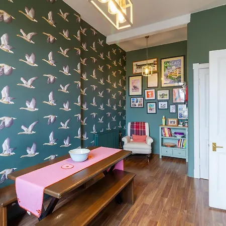 Gorgeous 2bdr With Unique Character In Apartment Edinburgh