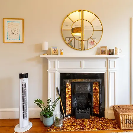 Apartment Gorgeous 2bdr With Unique Character In