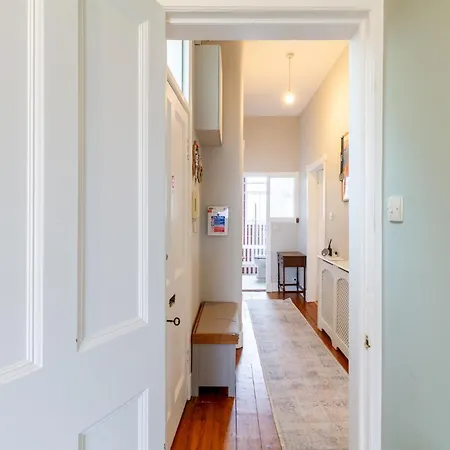 Apartment Gorgeous 2bdr With Unique Character In