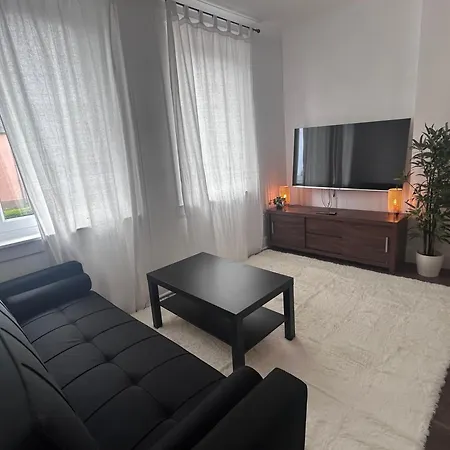 Bright & Comfortable 2br Near Centre