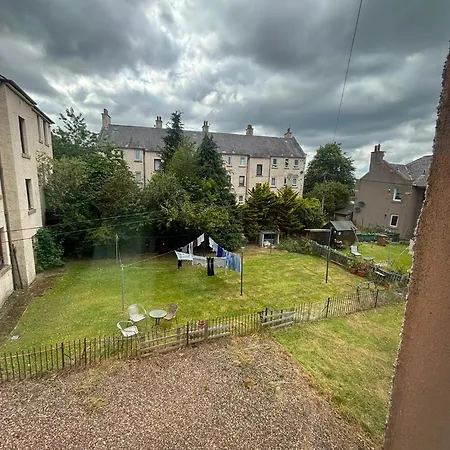 Bright & Comfortable 2br Near Centre Apartment *