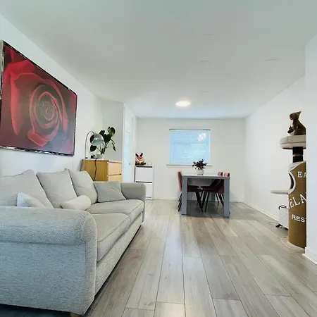 3 Bed Garden House Direct Connection To Airport N Train Station *