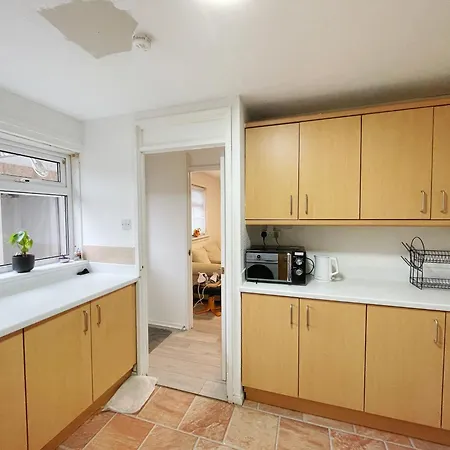 3 Bed Garden House Direct Connection To Airport N Train Station *