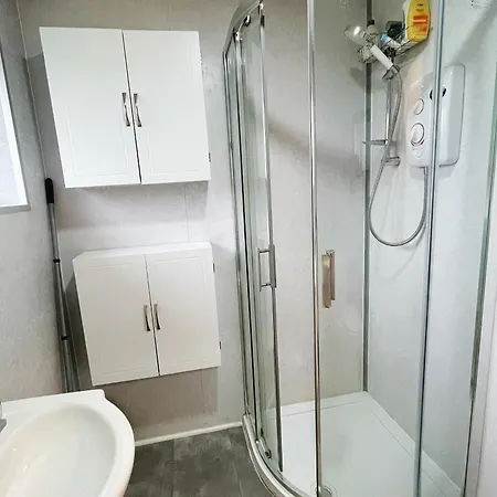 3 Bed Garden House Direct Connection To Airport N Train Station Edinburgh