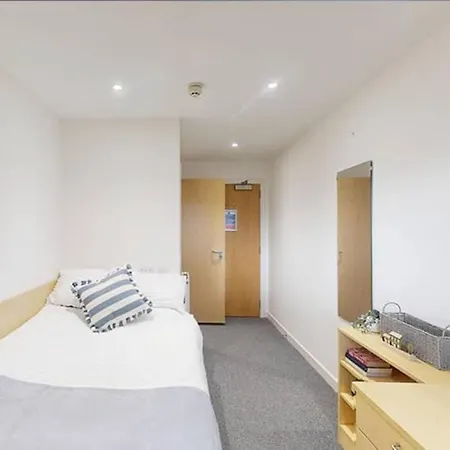 Student Only Classic Ensuite At College Apartment Edinburgh