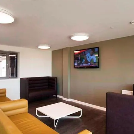 Apartment Student Only Classic Ensuite At College