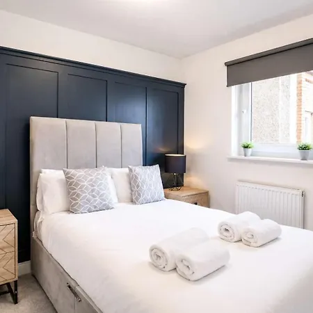 Family-friendly Near Centre Sleeps 5 Daire