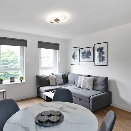 Daire Family-friendly Near Centre Sleeps 5 *