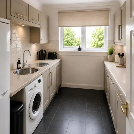 Stunning 2 Bdr Near Sleeps 5 Free Parking Apartman *