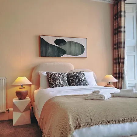 St Patrick Square 2br Edinburgh
