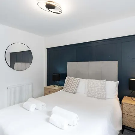 Family-friendly Near Centre Sleeps 5 Daire Edinburgh