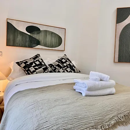 Victorian Marchmont Meadows 2br *