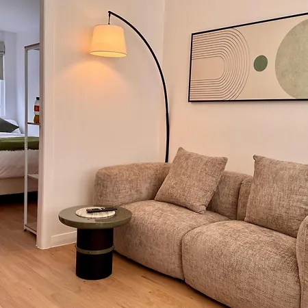 Old Town Cowans 2br *