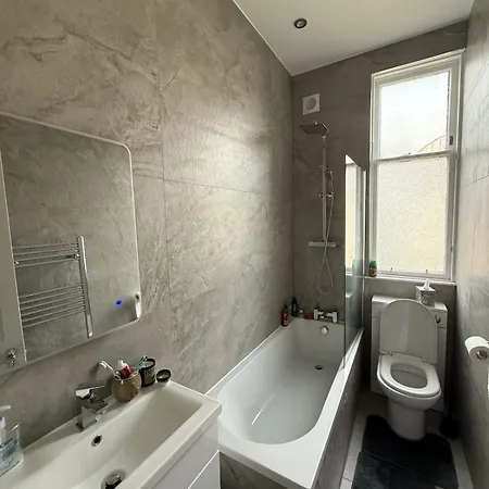 Bright & Cosy King-size In Morningside Accommodatie bij particulieren