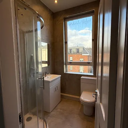 Spacious En With Super King-size Bed Accommodatie bij particulieren *