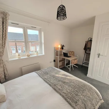 Stylish 2-bed Workspaces & Parking *