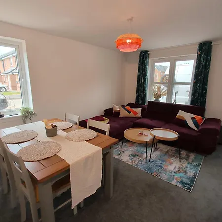 Stylish 2-bed Workspaces & Parking * Edinburgh
