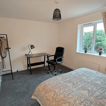 Stylish 2-bed Workspaces & Parking