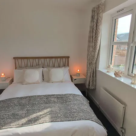 Stylish 2-bed Workspaces & Parking Vakantiehuis