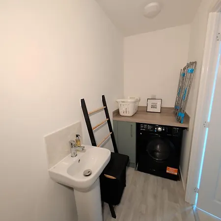 Stylish 2-bed Workspaces & Parking *