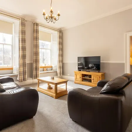 Incredibly Located 3bdr Flat In Edinburgh