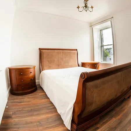 Appartement Two 3-bedroom Near Airport Newbridge
