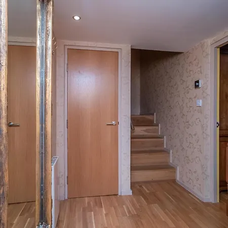 Charming 2-bedroom Flat In The Heart Of - Pass The Keys Edinburgh