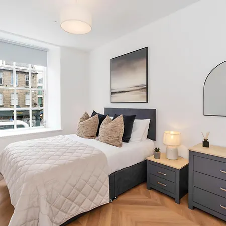 Stylish City-centre Two-bedroom * Edinburgh