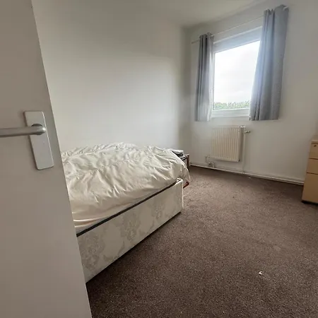 Bright & Spacious 3 Bedroom Flat In * Edinburgh
