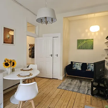 1 Bedroom Flat Off Easter Road, 5 Mins Walk To Holyrood Palace, High Street アパート