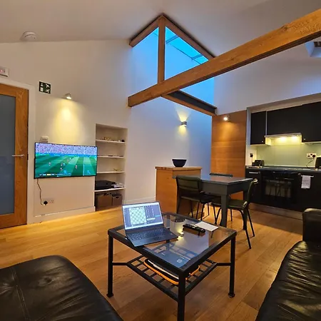 Stylish 2-bedroom End-terrace With Private Parking Appartement Edinburgh
